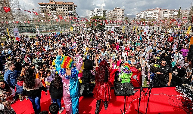 Bayraklılı çocuklar şenlikte buluştu