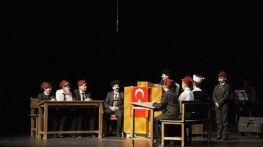 Bilgehane Öğrencilerinin Çanakkale Bahisli Tiyatro Oyunu Büyük Beğeni Aldı