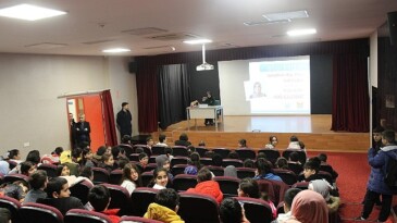 Bilgi Konutları’nda Gençlerle Baş başa Sohbetleri Devam Ediyor