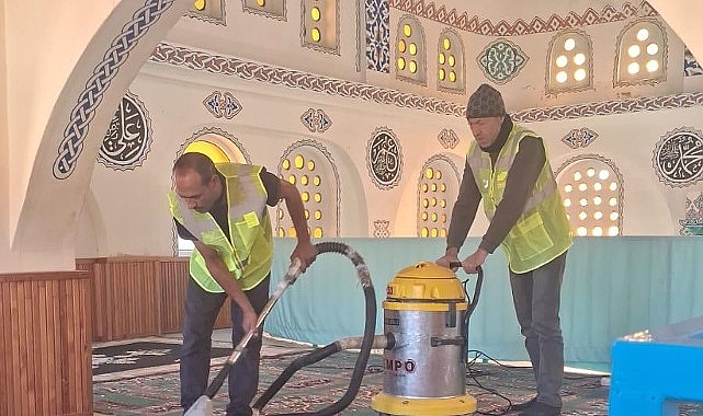 Burhaniye Belediyesi tarafından Ramazan ayı öncesinde, ibadethanelerde paklık çalışmaları başlatıldı