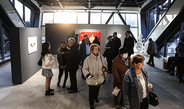 Çankaya Belediyesi Fikret Otyam Sanat Merkezi, Nihal Martlı’nın “Her Şey Yolunda” standına mesken sahipliği yapıyor. Stant, 7 Nisan’a kadar fiyatsız ziyaret edilebilecek