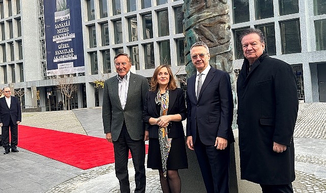 Cumhuriyetin Birinci Heykeltraşlarından Zühtü Müridoğlu’nun Heykeli 100. Yıl Anısına Bronz Döküm Olarak Kamusal Alanda Sergileniyor