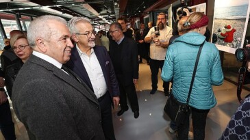 Görme engelli bireylerin çektiği fotoğraflar bu stantta