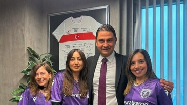 Hız Kargo’dan Bayan Çalışanlarına Manalı İkram