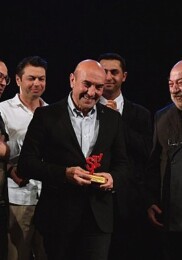 İzmir Kent Tiyatrosu sanatkarlarından Lider Soyer’e teşekkür “Türk tiyatrosunda tarih yazdınız Sayın Başkan”