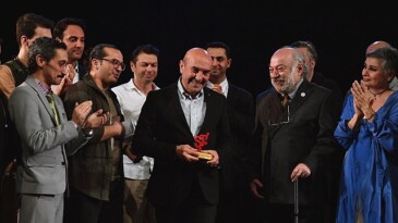 İzmir Kent Tiyatrosu sanatkarlarından Lider Soyer’e teşekkür “Türk tiyatrosunda tarih yazdınız Sayın Başkan”