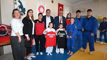 Kemer Belediyesi’nden judoculara gereç dayanağı