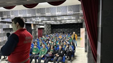 Kemer Belediyesi’nden okullarda sarsıntı farkındalık eğitimi