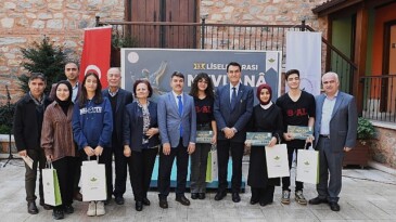 Liseliler en hoş şiirlerini Osmangazi’de okudu