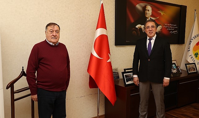 Nevşehir Belediye Lideri Dr. Mehmet Savran, Gümrük ve Turizm İşletmeleri A.Ş. Yönetim Kurulu Başkanlığı vazifesine yine seçilen M.Arif Parmaksız’ı tebrik etti