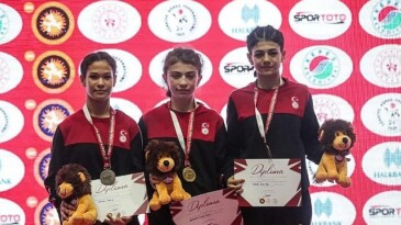 Nevşehir Belediyesi Gençlik ve Spor Kulübü güreşçisi Liva Işık Çelik 3.’ncü olarak gümüş madalya kazandı