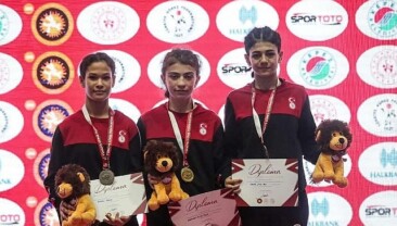 Nevşehir Belediyesi Gençlik ve Spor Kulübü güreşçisi Liva Işık Çelik 3.’ncü olarak gümüş madalya kazandı