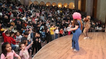Nevşehir Belediyesi tarafından çocuklar için bu yıl birinci sefer düzenlenen ramazan cümbüş programları büyük ilgi görüyor