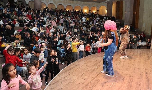 Nevşehir Belediyesi tarafından çocuklar için bu yıl birinci sefer düzenlenen ramazan cümbüş programları büyük ilgi görüyor