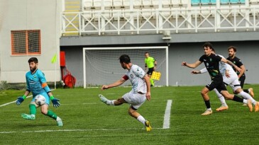 Nilüfer Altınova’ya gol yağdırdı