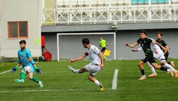 Nilüfer Altınova’ya gol yağdırdı