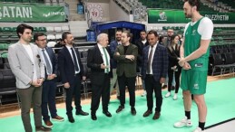 Şadi Özdemir Bursaspor Basketbol Ekibi’ni idmanda izledi