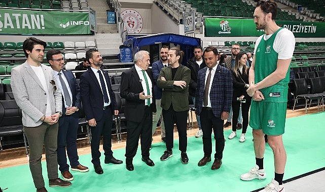 Şadi Özdemir Bursaspor Basketbol Ekibi’ni idmanda izledi