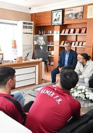 Şampiyon, Kemer 2020 Futbol Kulübü’nden Lider Topaloğlu’na ziyaret