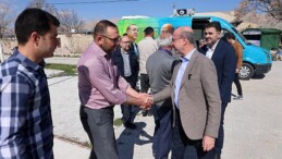 Selçuklu Belediye Başkanı Ahmet Pekyatırmacı, belediye hizmetlerini yerinde takip ve vatandaşlarla sohbet etmek için dış mahalleleri ziyaret etmeye devam ediyor