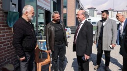 Selçuklu Belediye Başkanı Ahmet Pekyatırmacı, ilçenin farklı noktalarında vatandaşlarla buluşmaya devam ediyor. Lider Pekyatırmacı, Tırsan Sanayi Sitesi’nde esnaf ziyaretleri gerçekleştirdi