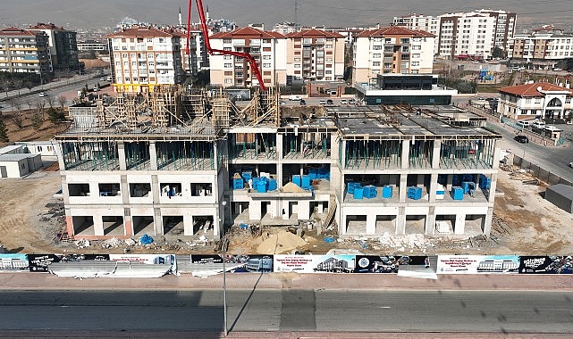 Selçuklu Belediyesi tarafından Konya’ya kazandırılacak olan Toplum Ruh Sıhhati Merkezi ve Sağlıklı Hayat Merkezi’nde üretim çalışmaları aralıksız devam ediyor