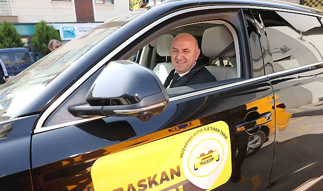 TOGG Darıca’da Taksi Oldu, Lider Bıyık Vatandaşlara Sürpriz Yaptı: ‘Başkan Taksi’ ile vatandaşın nabzını tuttu