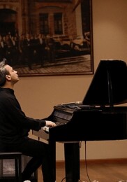 Türkiye’nin önde gelen piyanistlerinden Dengin Ceyhan Efes Selçuk’ta klasik müziğin bayan bestekarlarının yapıtlarına hayat verdi
