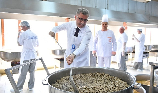 Üsküdar’da Dev Kazanlar Ramazanda İftar İçin Kaynıyor 10 Farklı Noktada 30 Bin Şahsa Sıcak Yemek Dağıtılıyor