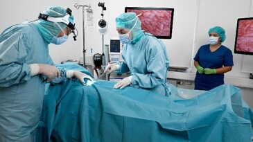 Uzaktan izleme ve bağlantı için hepsi bir ortada sesli-görsel aygıt