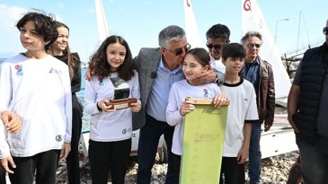 Yat Yelken Kulübü’nden Lider Topaloğlu’na teşekkür plaketi