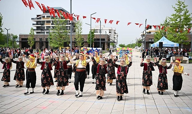 23 Nisan Ulusal Egemenlik ve Çocuk Bayramı, Kartepe’de coşkuyla kutlandı.