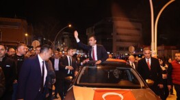 31 Mart Mahallî Seçimlerde tekrar aday olan Belediye Başkanı Savaş Kalaycı, Karaman halkının büyük takviyesi ile ve büyük bir oy farkıyla yeniden Belediye Başkanı seçildi