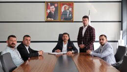 31 Mart Mahalli Yönetimler Seçimlerinin akabinde mazbatasını alarak vazifesine başlayan Rasim Arı, Nevşehir Belediye Başkanı olarak ilk imzasını attı