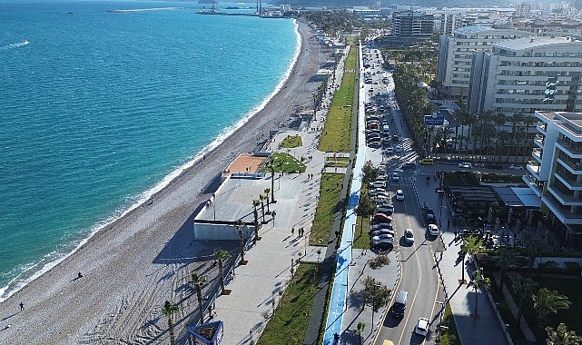 Antalyalılar Konyaaltı Liman Halk Plajı’ndan çok mutlu