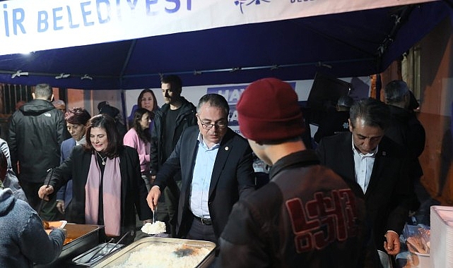 Aydın Büyükşehir Belediye Başkanı Özlem Çerçioğlu, Efeler ilçesinin Kemer Mahallesi’nde vatandaşlarla iftarda buluştu