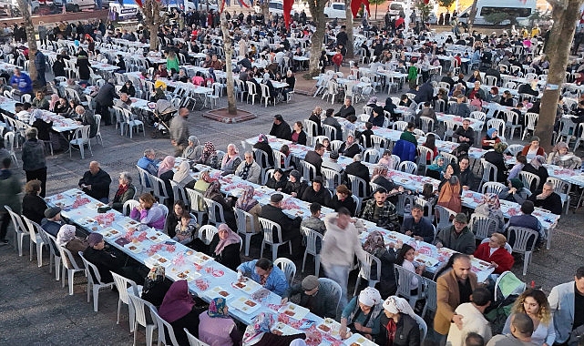 Aydın Büyükşehir Belediye Başkanı Özlem Çerçioğlu Efeler’in Umurlu Mahallesi’nde vatandaşlarla bir ortaya geldi