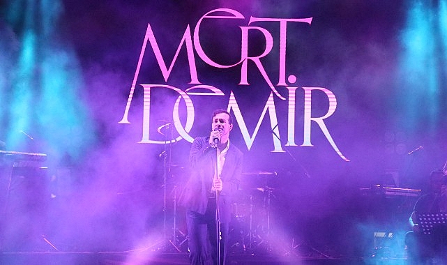 Aydın Büyükşehir Belediyesi, 23 Nisan Ulusal Egemenlik ve Çocuk Bayramı’nı Atatürk Kent Meydanı’nda sevilen sanatçı Mert Demir konseriyle kutladı