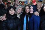 Aydın Büyükşehir Belediyesi, Ramazan ayı boyunca kentin farklı noktalarında düzenlediği iftar programlarıyla vatandaşları bir ortaya getirmeye devam ediyor