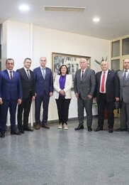 Aydın Sürücüler Odası Lideri Semih Özmeriç ve yönetim kurulu üyeleri, Aydın Büyükşehir Belediye Başkanı Özlem Çerçioğlu’na nezaket ziyaretinde bulundu