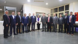 Aydın Sürücüler Odası Lideri Semih Özmeriç ve yönetim kurulu üyeleri, Aydın Büyükşehir Belediye Başkanı Özlem Çerçioğlu’na nezaket ziyaretinde bulundu