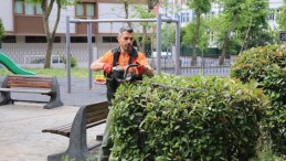 Bayrampaşa’daki parklarda bahar paklığı ve bakım çalışması yapılıyor