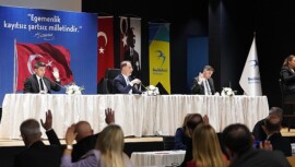 Beylikdüzü Belediyesi, yeni devrin birinci meclis toplantısını Beylikdüzü Belediye Başkanı Mehmet Murat Çalık başkanlığında gerçekleştirdi