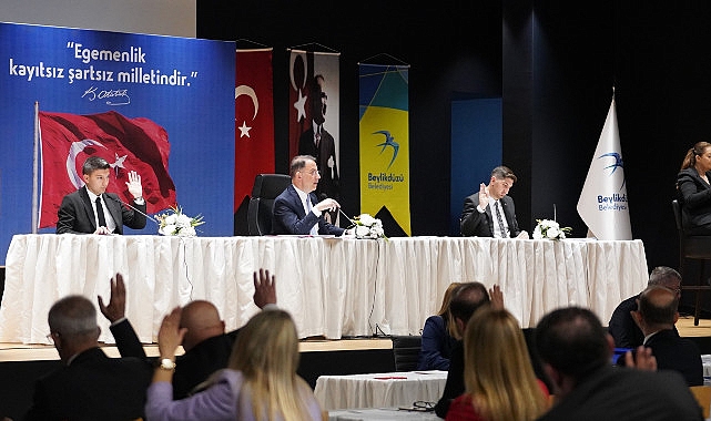 Beylikdüzü Belediyesi, yeni devrin birinci meclis toplantısını Beylikdüzü Belediye Başkanı Mehmet Murat Çalık başkanlığında gerçekleştirdi