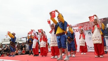 Burhaniye Belediyesi Çocuk Şenliği’nde coşku ile kutladı