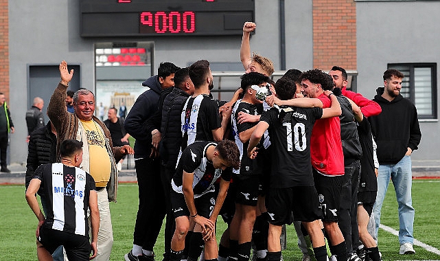 Burhaniye Belediyespor U-18 Futbol Kadrosu, Balıkesir Vilayet Şampiyonası’nda gösterdiği başarılı sonuçlarla üst üste 2. kere Türkiye Şampiyonası’na katılma hakkı kazandı