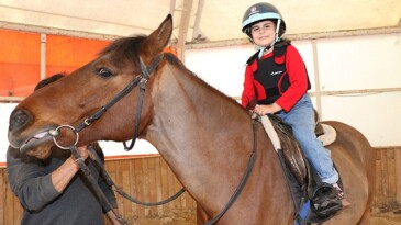 Büyükşehir’den çocuklara fiyatsız at binme