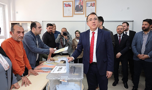 Dr. Mehmet Savran, Mahalli Yönetimler Genel Seçimleri için oyunu kullandı