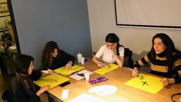 Gençler Kendi Mürekkep Testlerini Hazırladı