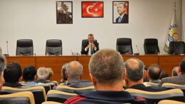 Gölcük Belediye Başkanı Ali Yıldırım Sezer, 31 Mart’ta düzenlenen mahallî seçimlerin akabinde mazbatalarını alan muhtarlara muvaffakiyetler diledi